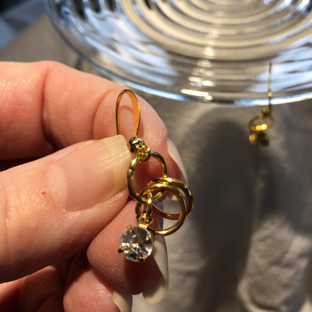 Handcrafted gold and crystal dangle earrings - Picture 3 of 6